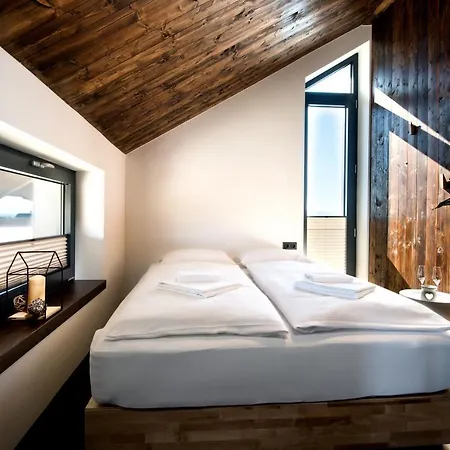 Naturia Chata, * Vel'ka Lomnica