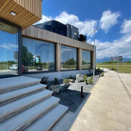 Naturia Chata, Vel'ka Lomnica