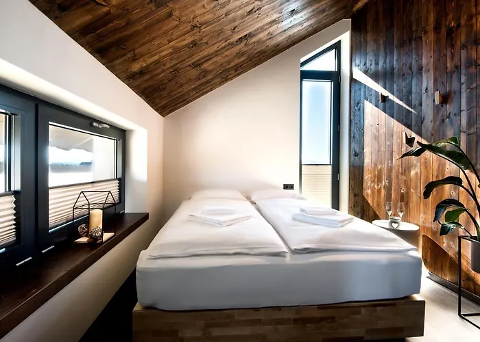 Naturia Chata, * 벨카 롬니차